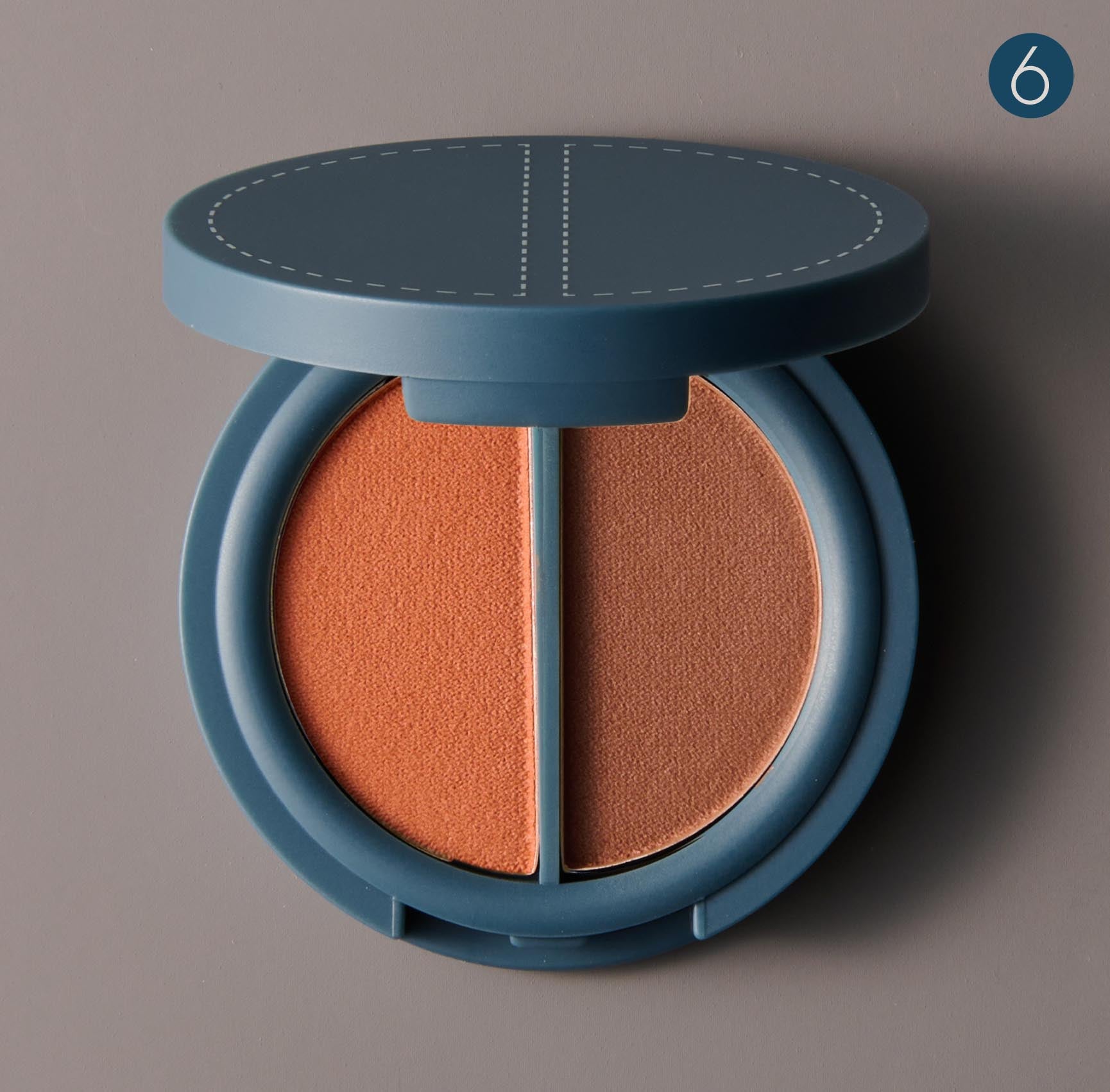 Our clean, fragrance-free, talc-free formula won’t irritate or clog pores. One discreet compact with two hues of ultra fine powder builds your perfect match. Wear with makeup or on bare skin.